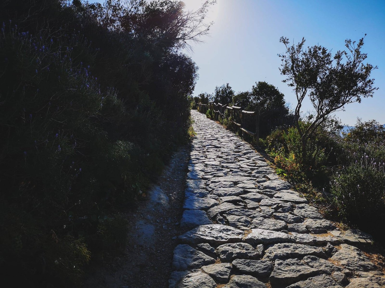 Penon de Ifach hike, road o the tunnel