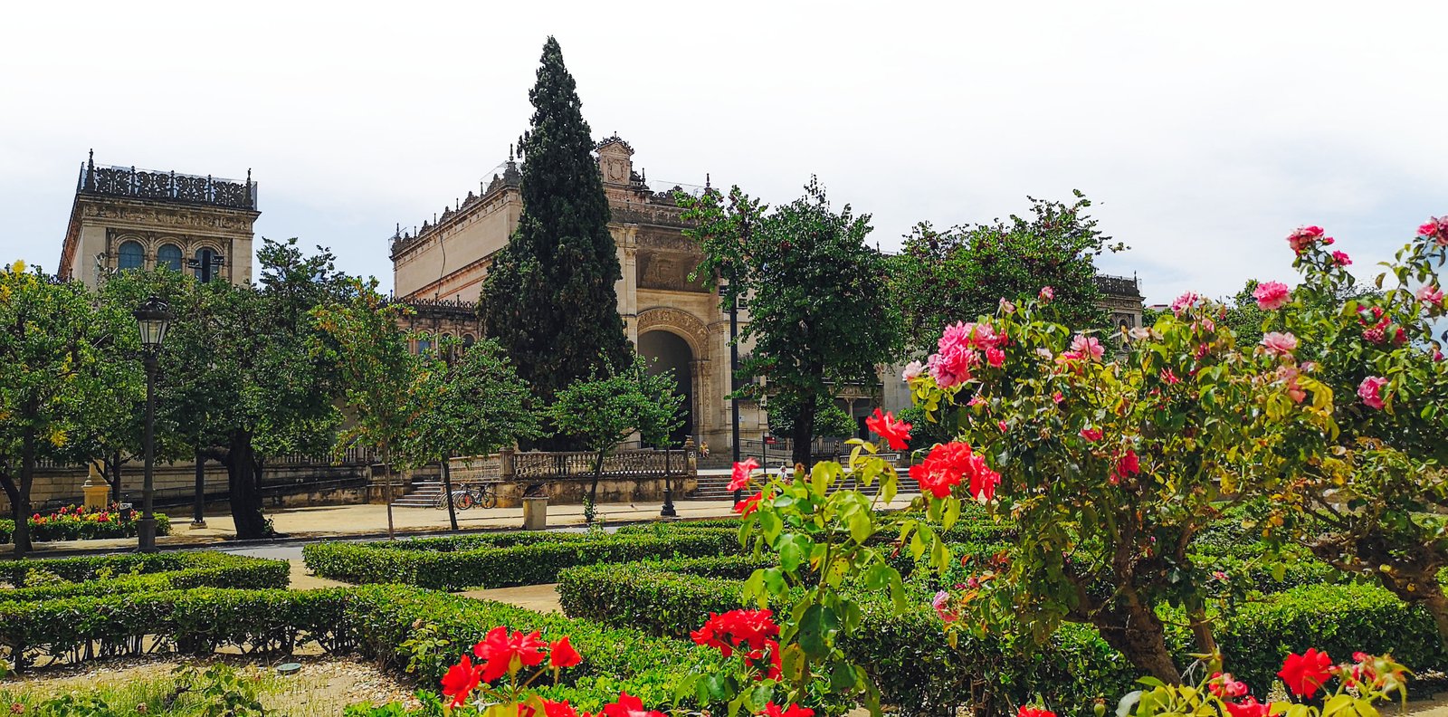 Plaze de America with the Museum of Archeology in the background